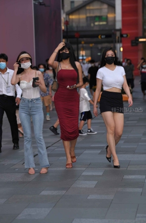 另一个版本的红裙美女