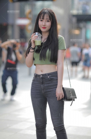 好可爱的大眼睛美眉