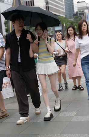 可爱双马尾小女友
