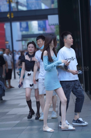紧身包臀超短裙女友