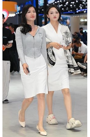 肉丝姐妹美女(46P)