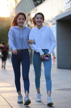 阳光靓丽牛仔裤