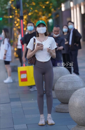 绿帽子小姐姐