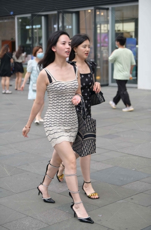 魅力美腿美女逛街