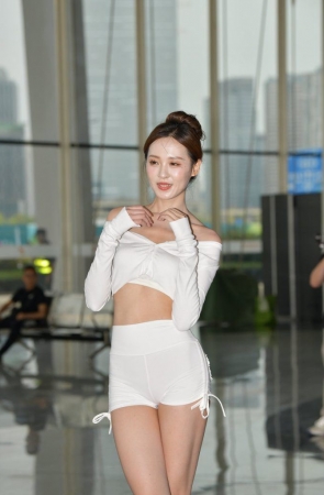 白色活力短裤 [51P-1.14GB] 