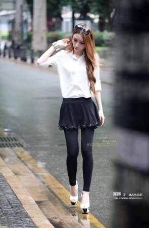 好像混血的九分裤长腿美女