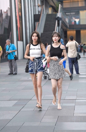 气质美腿姐妹