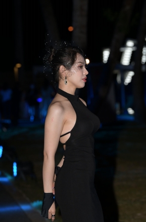 221031-6+116美背黑美人