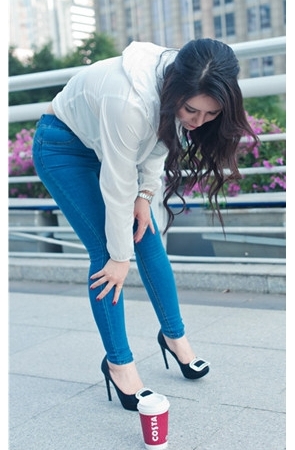 模拍漂亮牛仔裤紧身美臀美女【套图+视频】