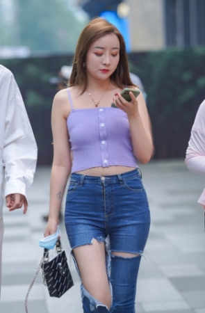 紧牛美女