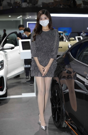 【街拍心灵】车展街拍肉丝美腿高跟模特