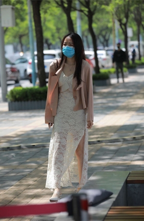 四九城嘎子街拍作品 - 蕾丝裙美腿闺蜜