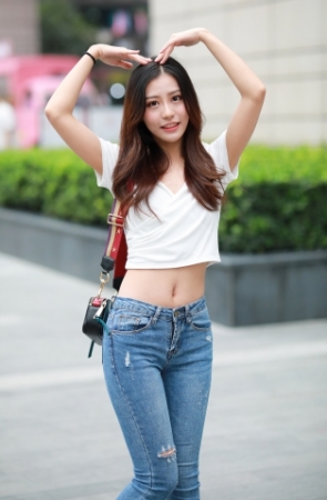 清纯可爱的紧牛美眉