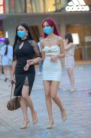 白短裙小姐姐