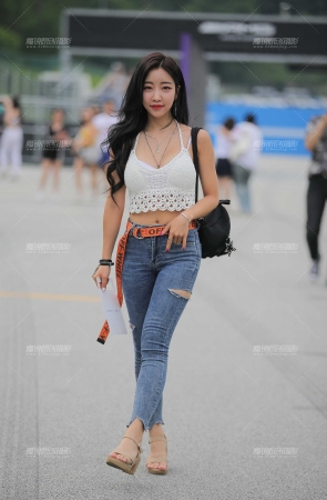 紧牛女生