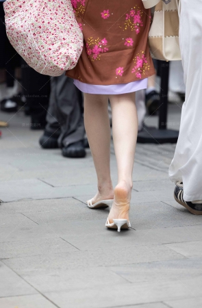 241010-1=63 时装周偶遇熟女美腿 5P