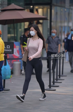 紧身裤美眉