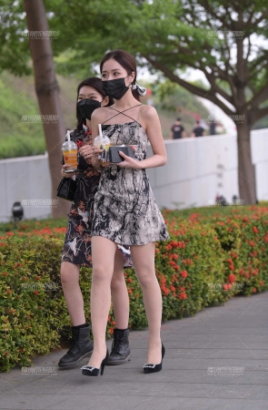 水汪汪的美腿肉丝高跟小姐姐