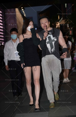 街拍黑色包臀超短裙美腿~  [21P]