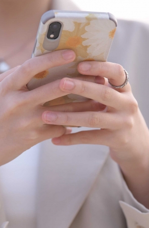 白皙的肉腿小姐姐，小手都很美~