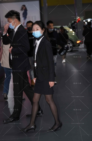 眉清目秀的奥迪销售小姐姐