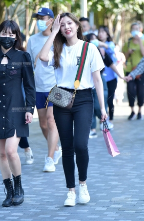 &甜美笑容靓丽美女&