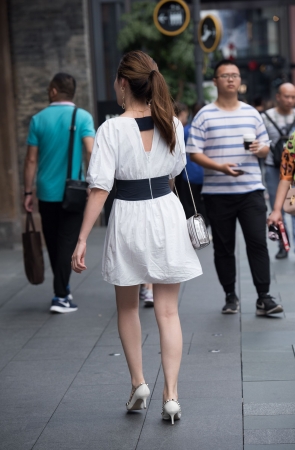 打电话的小姐姐