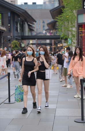 两个漂亮的妹子