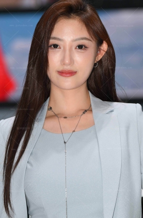 241117-43=57√美腿高跟女主播 7P