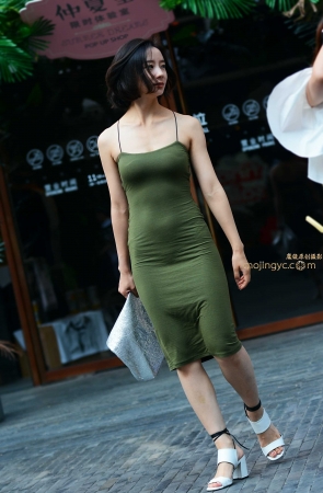 咔喳赛帖 -----优雅的吊带裙