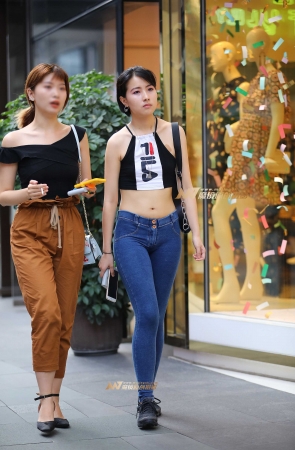 超短露背心+紧致蜜桃裤MM