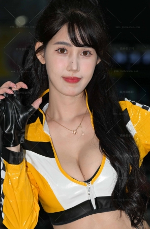24921-22=45√美胸性感小哈娜【套图➕4k视频】 11P