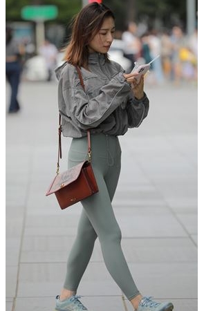 漂亮的紧身裤美女(69P)