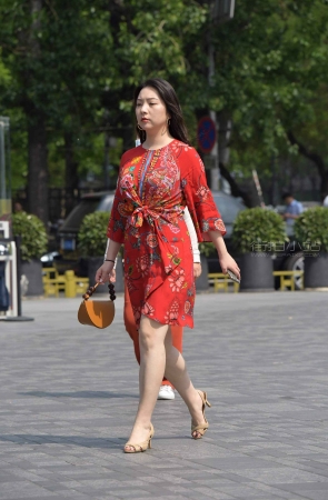 大红花裙子高跟姐姐