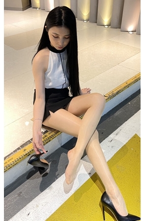 （套图）长发美腿肉丝美女(351P)[3.74G/JPG]