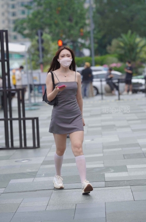 街拍吊带灰色群美女