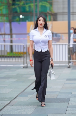 牛男街拍作品 - 街上的养眼身材