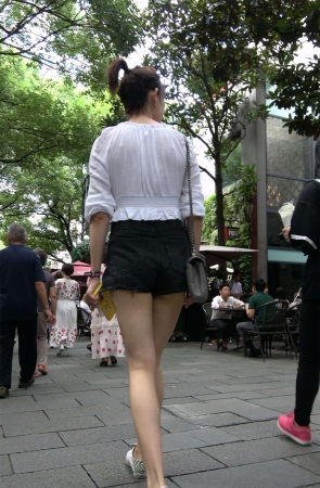 大长腿热裤美女