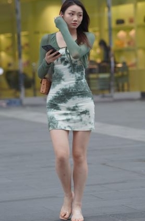 高挑的包臀裙小姐姐(95P)