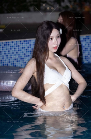 白色泳装 世雅 [18P]