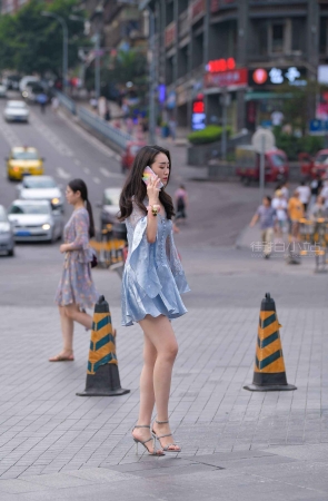 短裙性感美女