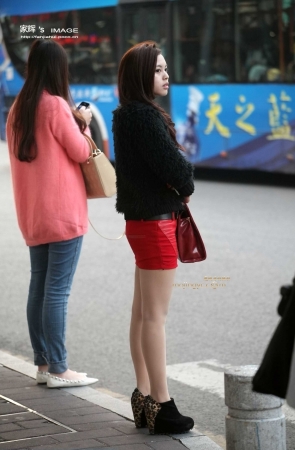 红色短裙肉丝mm