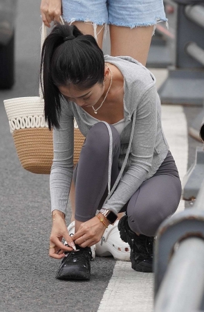 瑜伽裤小妹
