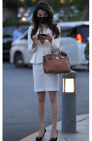 气质白裙OL美女【套图+视频】