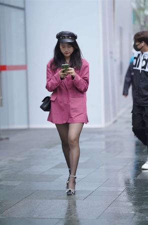 粉色西装消失装