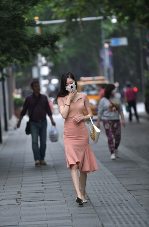 粉色长裙小姐姐