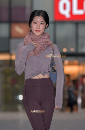 傍晚搭讪性感紧身瑜伽裤美女