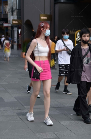 街拍超短包臀短裙小姐姐