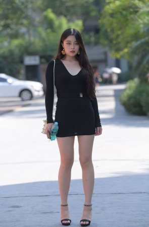 M870黑色紧身裙美女（无水印精品）