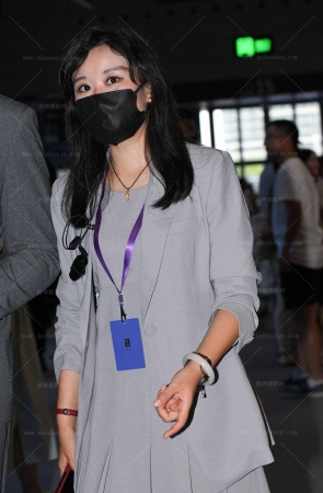 2562-50-59√比亚迪仰望-韵味轻熟丝袜女